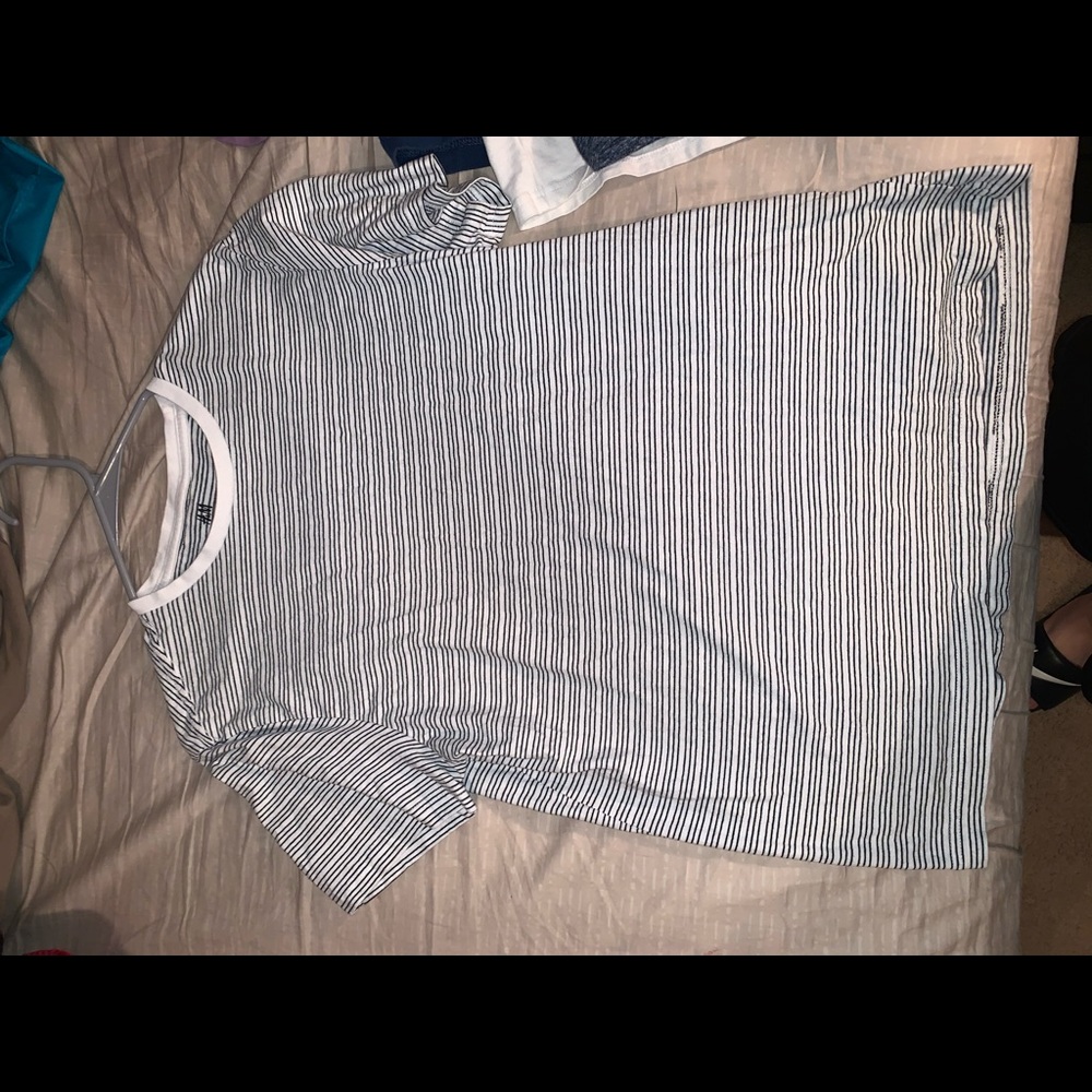 Black and white stripped short sleeve tshirt